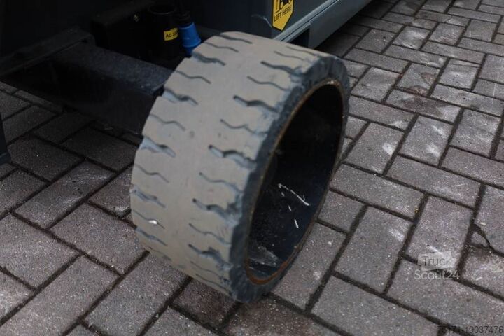 Scissor lift Holland Lift Ecostar HL-7814 Electric, 10m Working Height, 450k