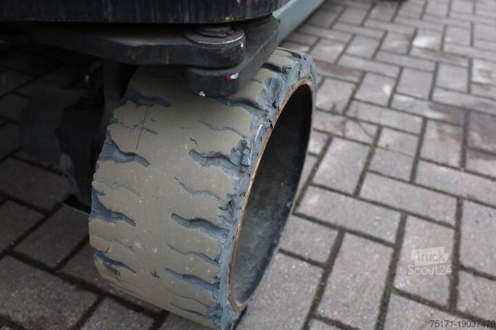 Scissor lift Holland Lift Ecostar HL-7814 Electric, 10m Working Height, 450k