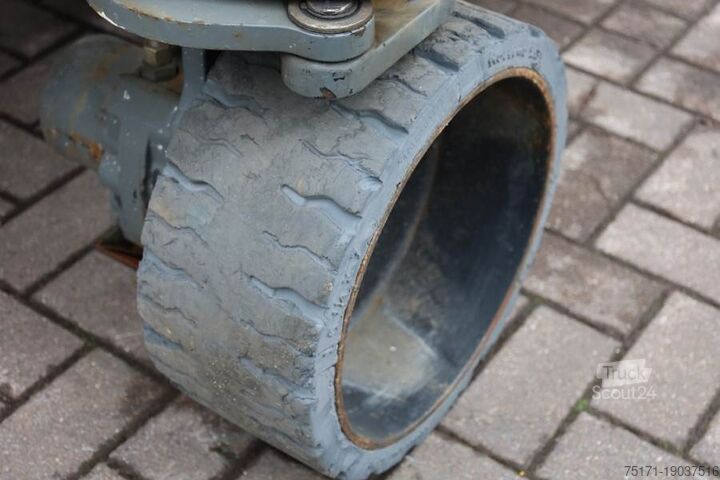 Ножичний підйомник Holland Lift Ecostar HL-11816 Electric, 14m Working Height, 300