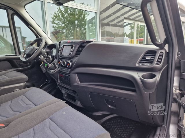 Furgon z żurawiem samochodowym IVECO Daily 70 C 18 Kran/Funk/4 Ausschübe/11 Meter