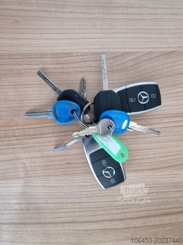 Transporter mit Kipper MERCEDES-BENZ Atego 821 Kipper/Kran/Funk/Greifer/2xAHK/Ölansch