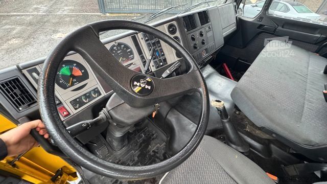 Tralas MAN 35.463 Abschleppwagen Kran LKW Berger