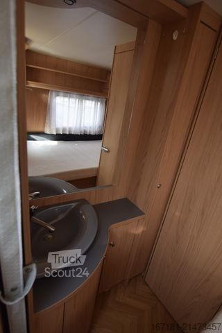 Caravane BÜRSTNER Belcanto 455 TS mit  Panoramavorzelt