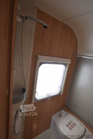 Caravane BÜRSTNER Belcanto 455 TS mit  Panoramavorzelt