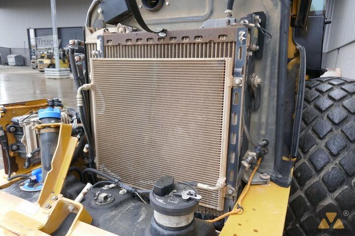 Valjar z enim bobnom Caterpillar CS68B