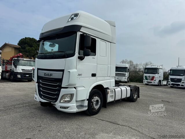 Silniční tahač 4x2 DAF XF 460