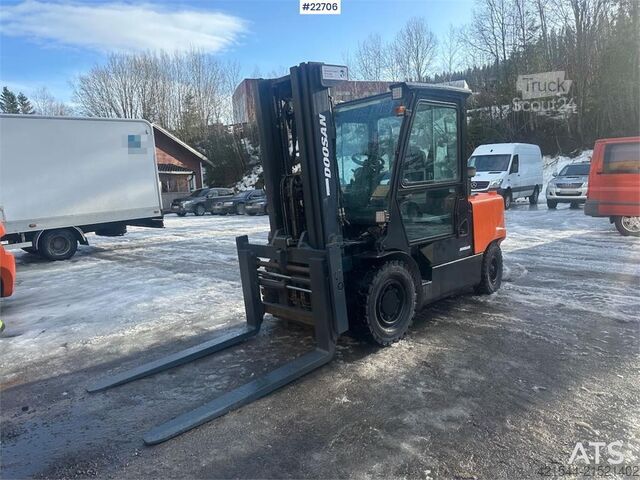 Carretilla elevadora Doosan D55C-5 forklift 5.5 tons w/ 4.5 meter lift height