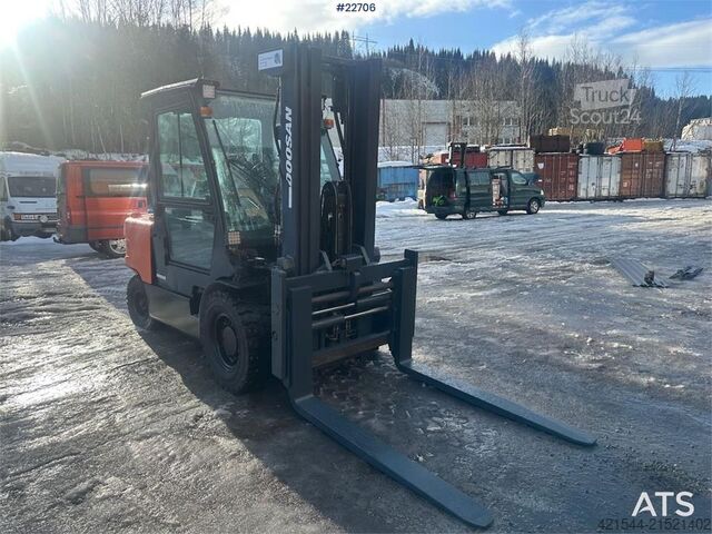 Carretilla elevadora Doosan D55C-5 forklift 5.5 tons w/ 4.5 meter lift height