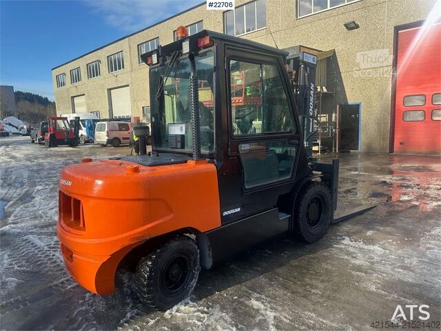 Carretilla elevadora Doosan D55C-5 forklift 5.5 tons w/ 4.5 meter lift height