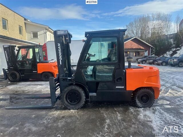 Carretilla elevadora Doosan D55C-5 forklift 5.5 tons w/ 4.5 meter lift height