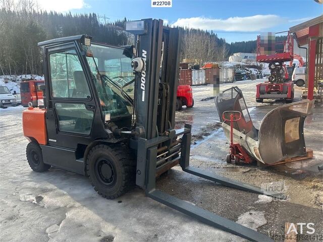 Carretilla elevadora Doosan D55SC-7 truck w/ Deluxe cabin