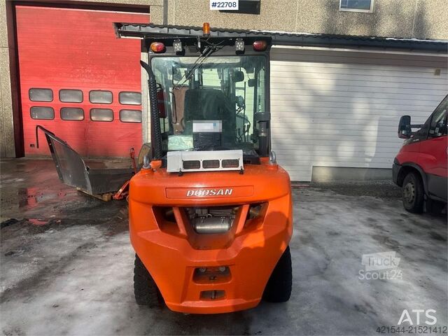 Carretilla elevadora Doosan D55SC-7 truck w/ Deluxe cabin