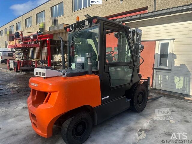 Carretilla elevadora Doosan D55SC-7 truck w/ Deluxe cabin