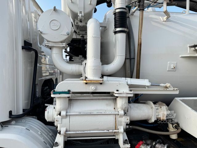 Camion-citerne à vide SCANIA P320 4x2 Hvidtved Larsen 7000 L Kombi