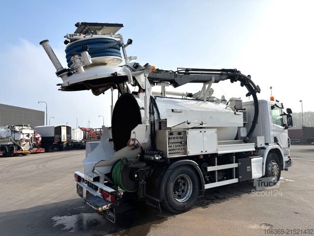 Camion-citerne à vide SCANIA P320 4x2 Hvidtved Larsen 7000 L Kombi