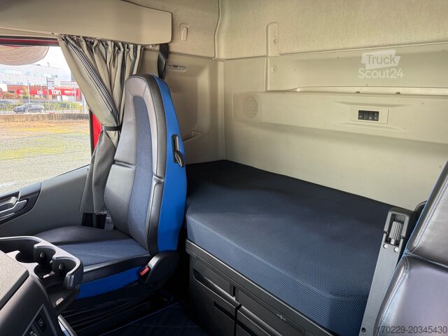 τυπικός οδικός ελκυστήρας VOLVO FH 500