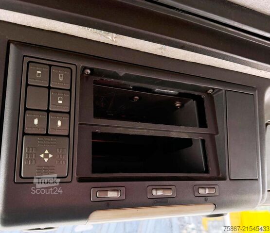 φορτηγό με επίπεδη καρότσα IVECO EUROCARGO120E18