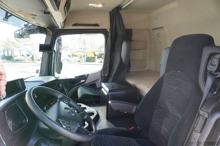 Sklápěč Mercedes-Benz Actros 1840 / New 3-side tipper 10 EPAL