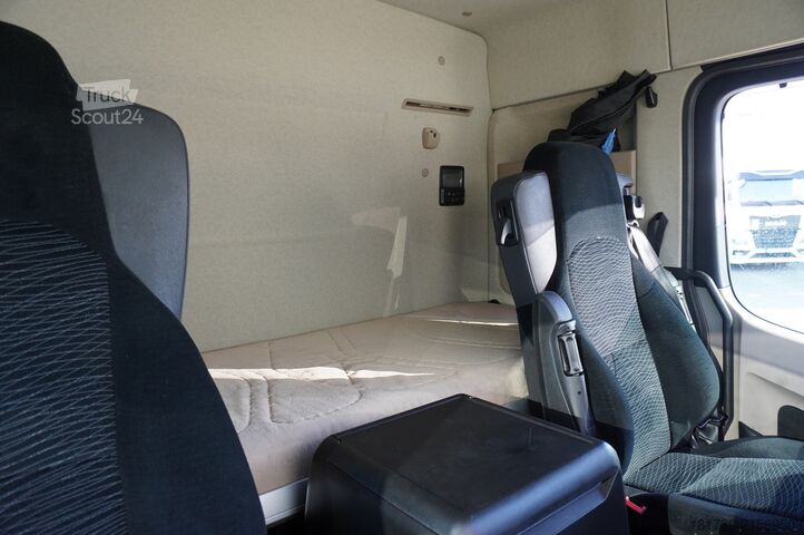 Sklápěč Mercedes-Benz Actros 1840 / New 3-side tipper 10 EPAL