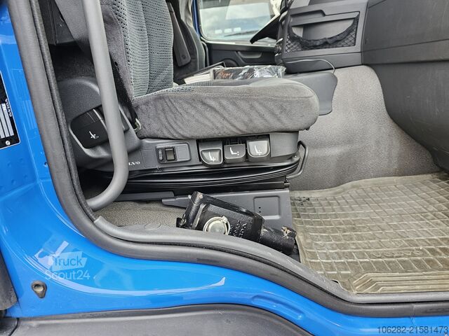 Camion frigorifique Volvo FM330 Multizone Lenk u. Kühlkoffer