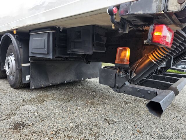 Camion frigorifique Volvo FM330 Multizone Lenk u. Kühlkoffer