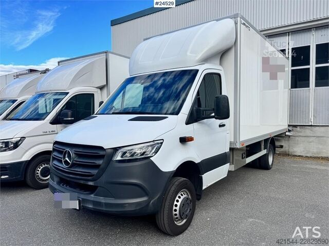 Matkalaukku Mercedes-Benz Sprinter 4x4 Box Van – 8 Pallets