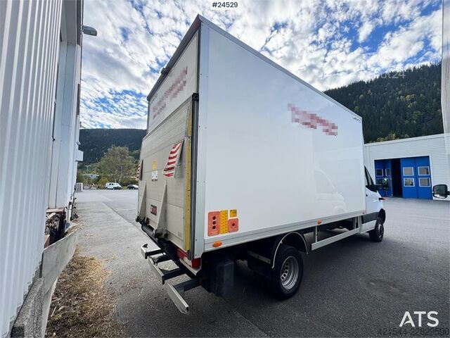 Matkalaukku Mercedes-Benz Sprinter 4x4 Box Van – 8 Pallets