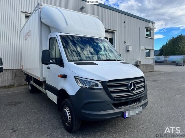 Matkalaukku Mercedes-Benz Sprinter 4x4 Box Van – 8 Pallets