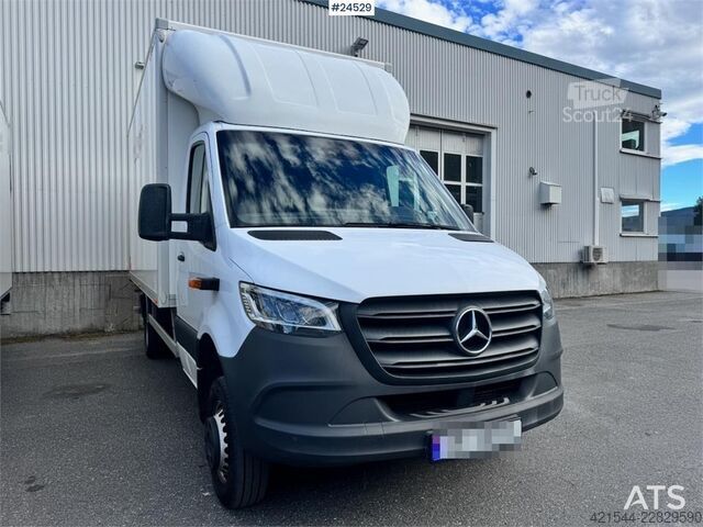 Matkalaukku Mercedes-Benz Sprinter 4x4 Box Van – 8 Pallets