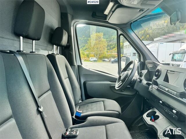 Matkalaukku Mercedes-Benz Sprinter 4x4 Box Van – 8 Pallets
