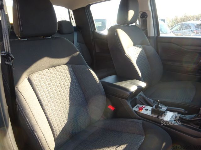 Fourgon FORD Ranger XLT 4x4 DoKa Winterdienst Streuer Pflug