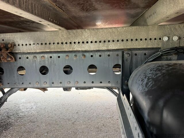 Lagaminas Mercedes-Benz ATEGO 1221 CLOSED BOX - * 267.914km* - TAILLIFT...