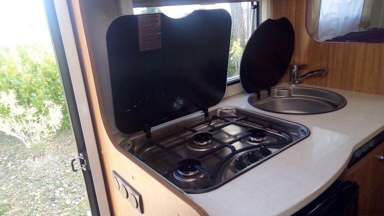 Autocaravana semi-integrada Carado T 132