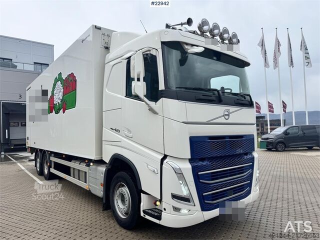 валіза Volvo FH420 6x2 box truck with fridge/freezer unit – Bus