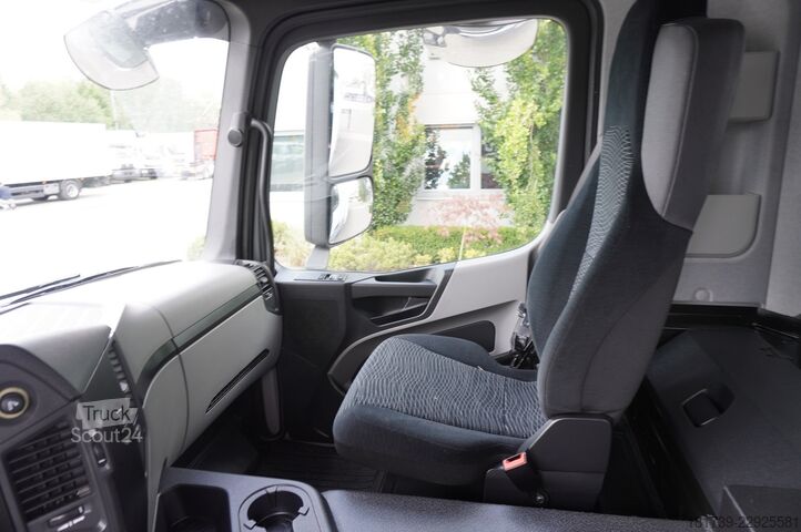 Plattform med kran Mercedes-Benz Antos 2540 6x2 / 170 tho. km / HDS HIAB
