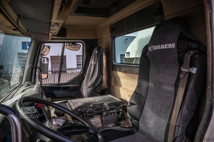 Camion-citerne RENAULT KERAX 370-6X4+16000L/5COMP