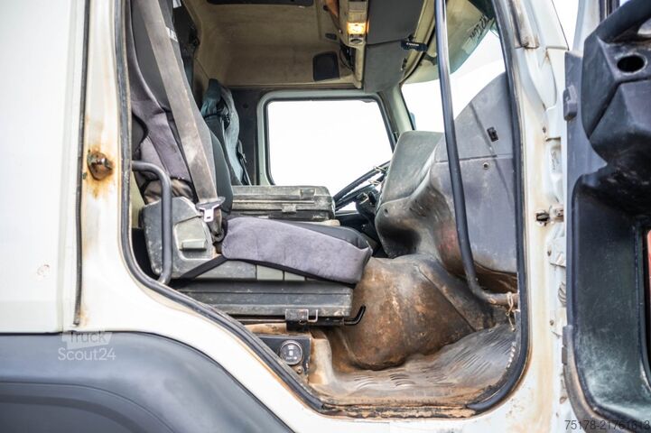 Camion-citerne RENAULT KERAX 370-6X4+16000L/5COMP