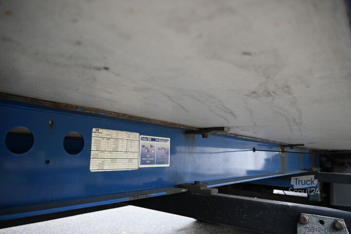 Semitrailer Schwarzmueller SPA 3/E  Carrier Vector 1850 MT Bi-Temperatur