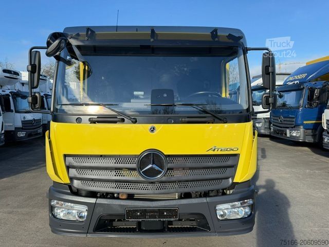 Camion bâché MERCEDES-BENZ ATEGO 818 L Getränke-FZG 4,40 m*AHK*Diff-Sperre