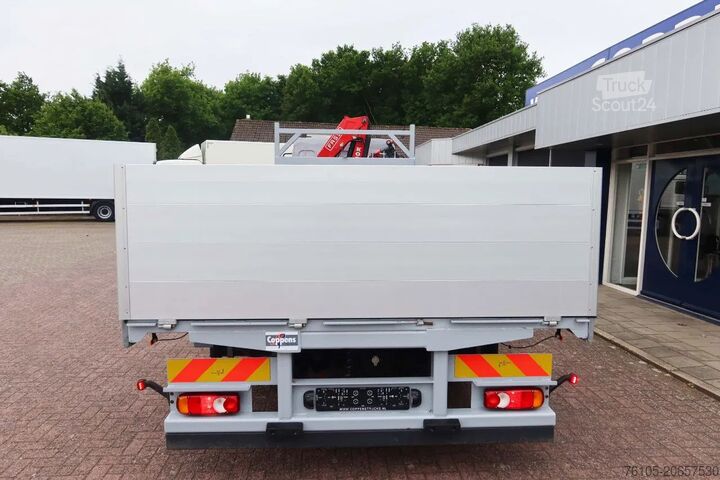 Vrachtwagen met kraan DAF LF 260 Openwagen+ Kraan Fassi F85 B023+ Radio c...