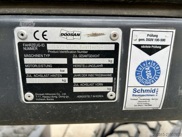 Excavator pe roți Doosan DX170W-5