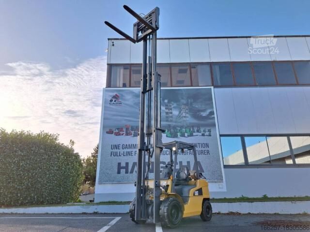 Front loader forklift Caterpillar GP30NTD