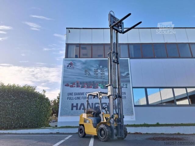 Front loader forklift Caterpillar GP30NTD