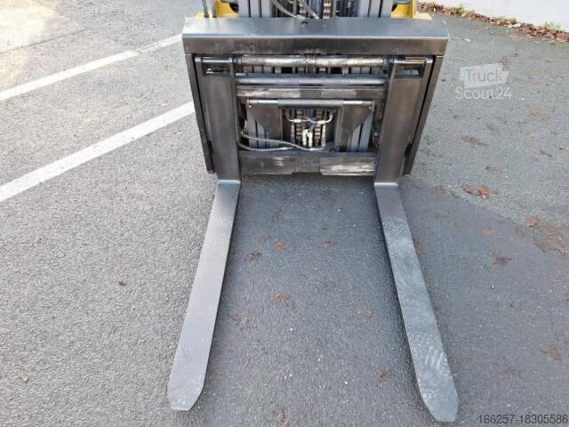 Front loader forklift Caterpillar GP30NTD