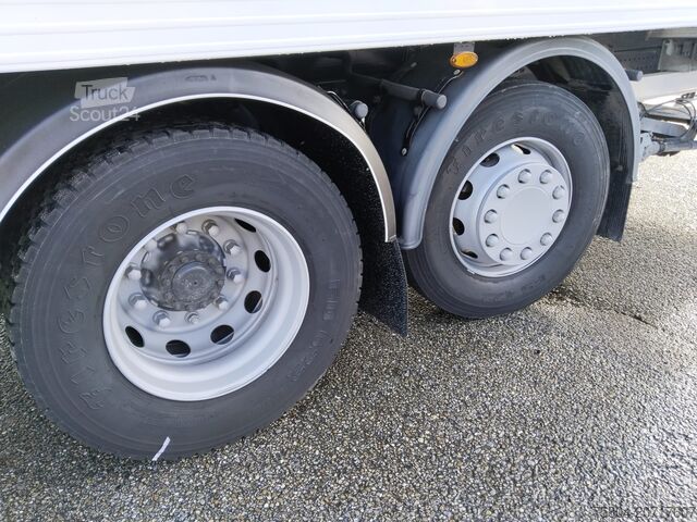 Camion refrigerato Renault D 26 WIDE