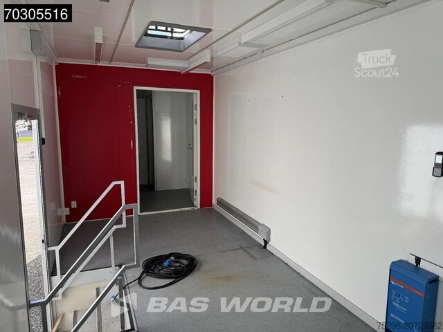 Koffer Volvo FL 250 4X2 14tonner Automatic Exhibition truck ...