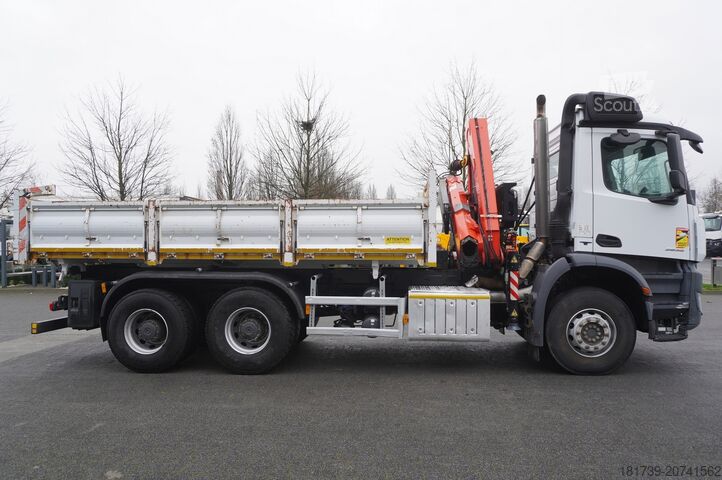 δίπλευρο ανατρεπόμενο φορτηγό Mercedes-Benz Arocs 2636 6x4 / 2-way tipper / Fassi