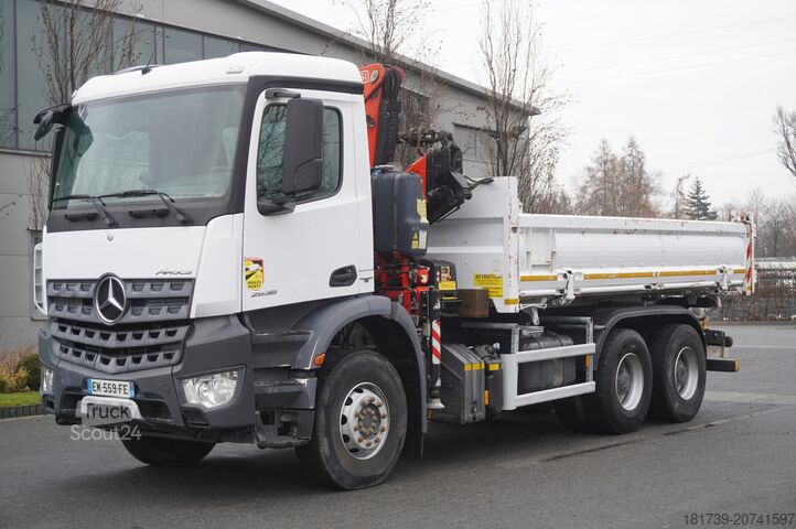 διπλόπλευρο ανατρεπόμενο φορτηγό Mercedes-Benz Arocs 2636 6x4 / 2-way tipper / Fassi