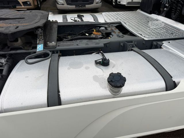 Standard tractor unit DAF XF 480 * RETARDER * SUPER SPCA CAP * 2 X TANK *