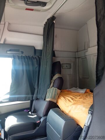 Camion avec lit à rideaux latéraux MAN TG 18.320 F